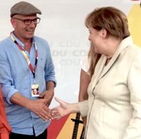 Thomas und Merkel Handschlag