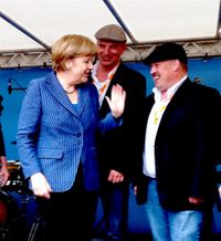 mit Merkel auf Tour